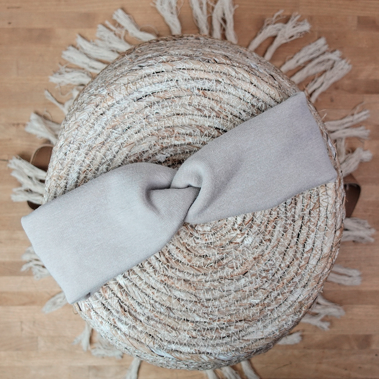 stirnband-knoten-twist-grau