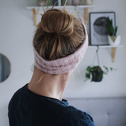 haarband-zopfmuster-gestrickt-pastell-rosa-twist